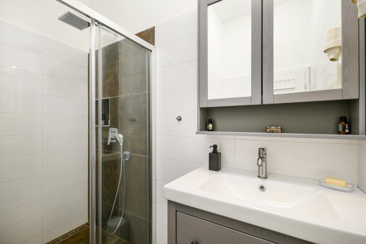 Appartamento Modern Penthouse In A Century Old Building Budapest Esterno foto