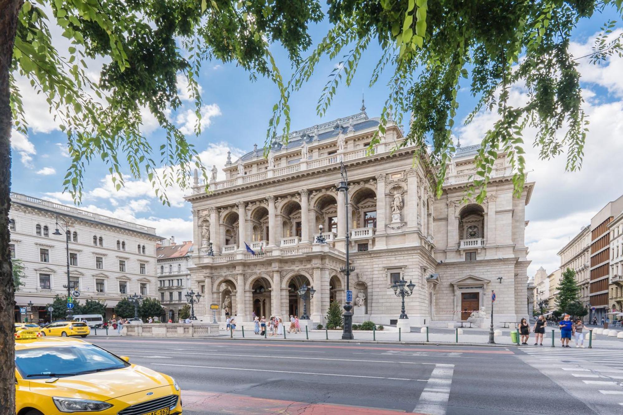 Appartamento Modern Penthouse In A Century Old Building Budapest Esterno foto